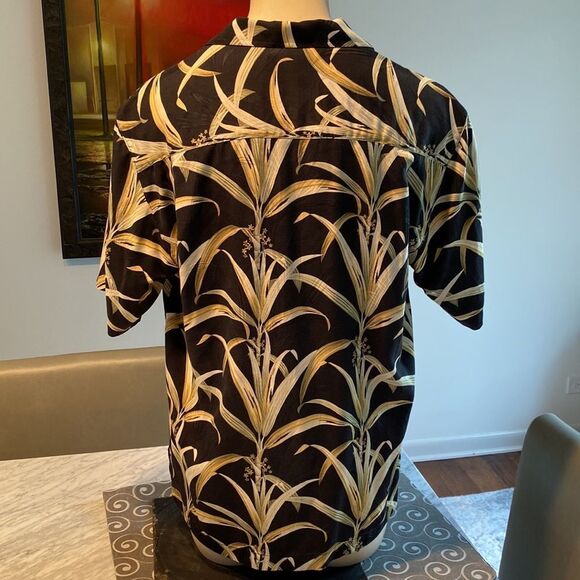 Tommy Bahama Large Casual Button Down Short Sleeve Shirt Floral Pattern - Picture 4 of 6